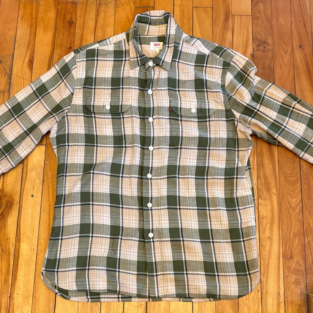 📣ANY 3 @ $33 - $6.99 ship📣 Levi's Olive & Cream Plaid Button-Down Shirt
